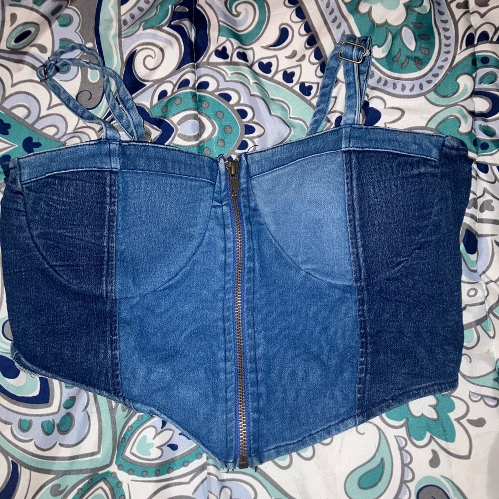 This is a size medium but also fits a large. It has never been worn